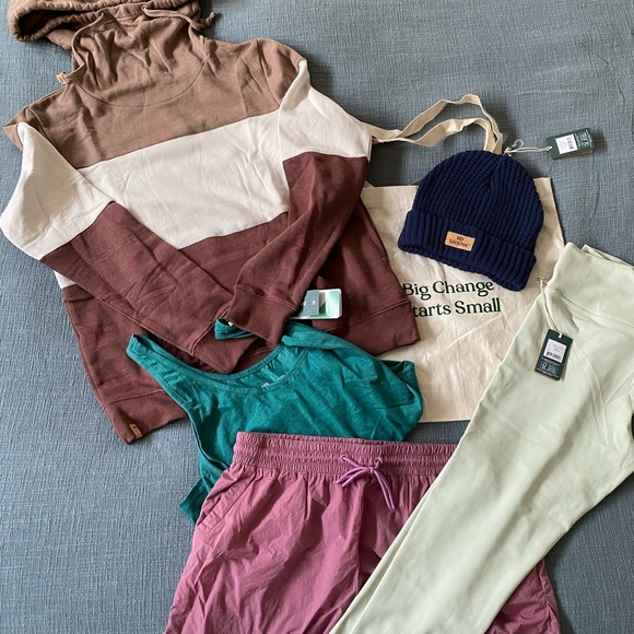 Aritzia/Tentree clothing bundle - Picture 8 of 8
